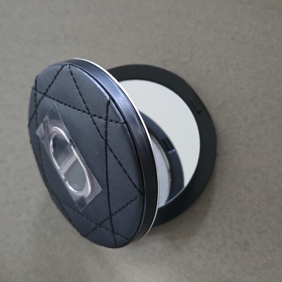 New in box never used DIOR Mirror compact blk cannage CD logo - Picture 2 of 3